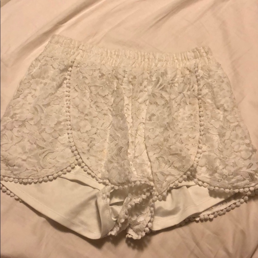 Sienna Sky White Flowy Shorts Size Medium